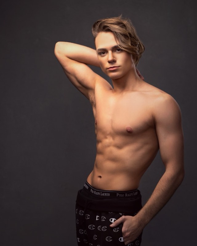 Modeling portfolio photograph by Moshe Zusman, PortraitDC — Washington DC